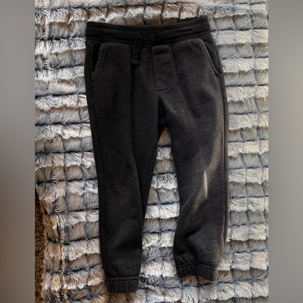 4T OshKosh Charcoal Gray sweatpants with functional drawstring waist